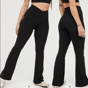 Aerie Real Me Black High-Waisted Crossover Flare Leggings, Size Large